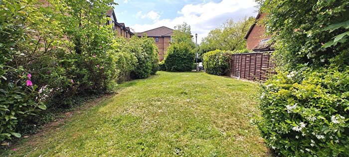 1 Bedroom Flat For Sale In Dalrymple Close, Southgate, N14