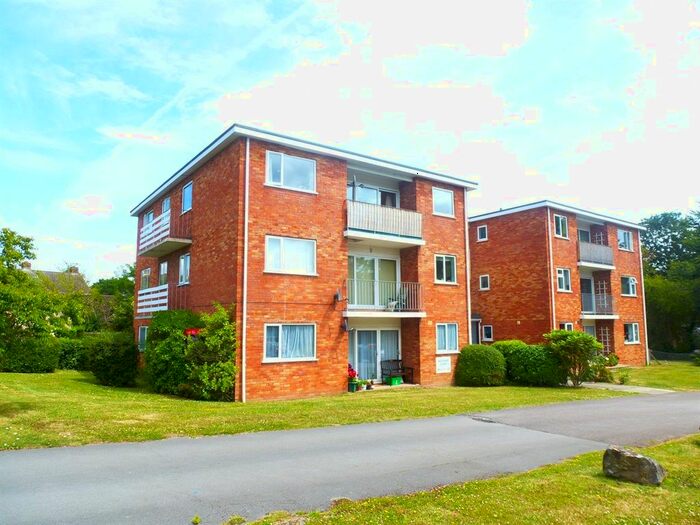 2 Bedroom Flat To Rent In Wiltshire Close, Taunton, TA1