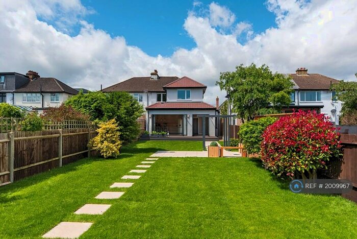 4 Bedroom Semi-Detached House To Rent In Kingsley Avenue, Sutton, SM1