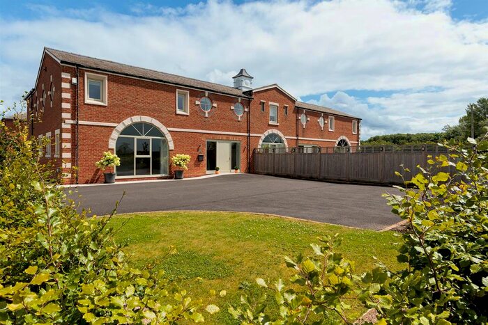 4 Bedroom Semi-Detached House For Sale In Raddel Lane, Higher Whitley, Warrington, WA4