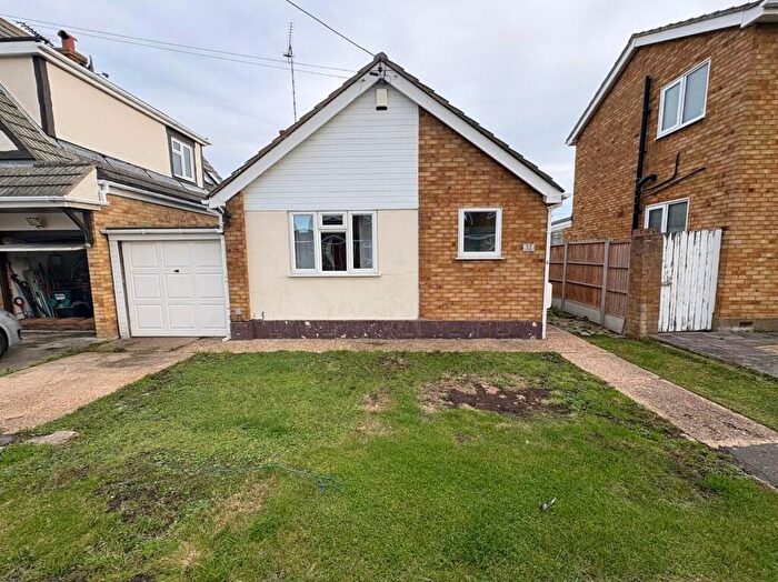 1 Bedroom Detached Bungalow To Rent In Henson Avenue, Canvey Island, Essex, SS8