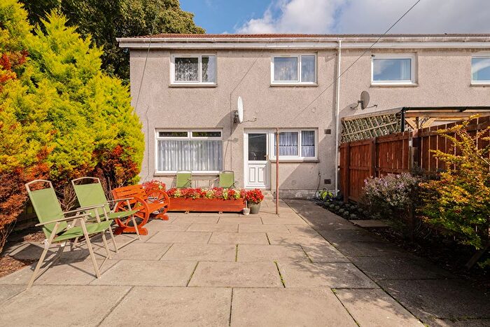 4 Bedroom End Of Terrace House For Sale In Pinebank, Livingston, EH54
