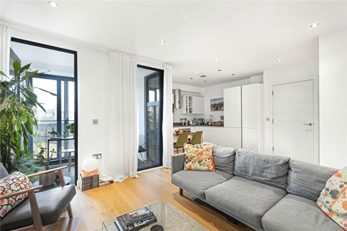 1 Bedroom Apartment To Rent In Esker Place, Cambridge Heath, London, E2