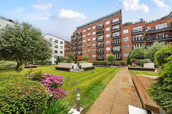 2 Bedroom Flat To Rent In Garland House, Seven Kings Way, Kingston Upon Thames, KT2