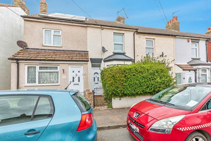 2 Bedroom Terraced House For Sale In Bingham Road, Rochester, Kent, ME2