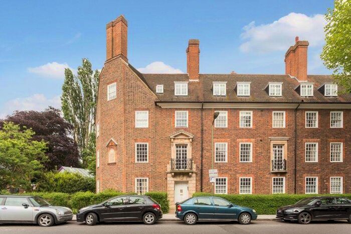 3 Bedroom Flat For Sale In Temple Fortune Lane, Hampstead Garden Suburb, NW11