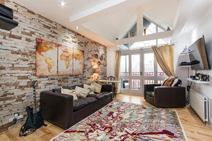 1 Bedroom Flat To Rent In Lancaster Drive, Isle Of Dogs, London, E14