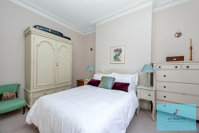 2 Bedroom Apartment For Sale In Wilbury Road, Hove, BN3
