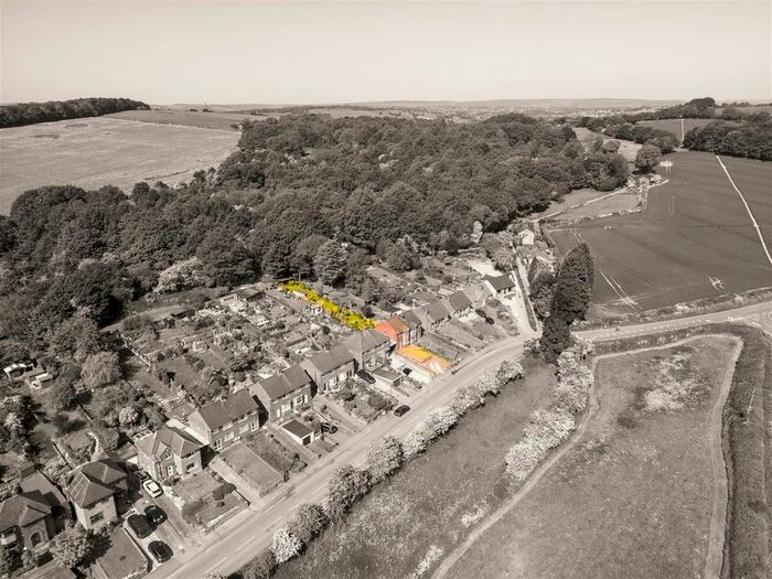 3 Bedroom Semi-Detached House For Sale In Handley Road, New Whittington, Chesterfield, S43