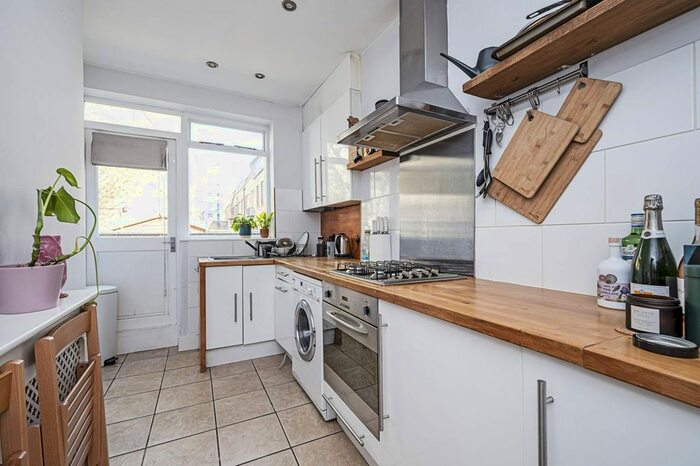 2 Bedroom Flat To Rent In Dalston Lane, Dalston, London, E8