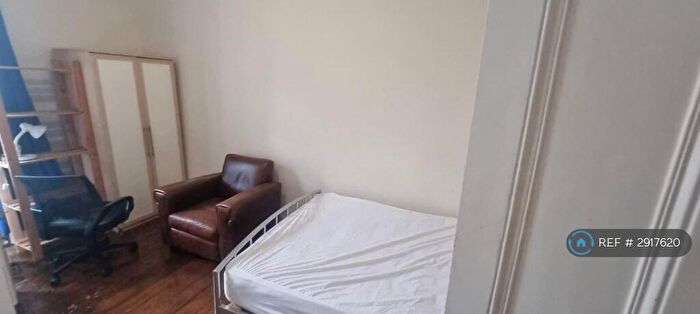 3 Bedroom Flat To Rent In Dalkeith Road, Edinburgh, EH16