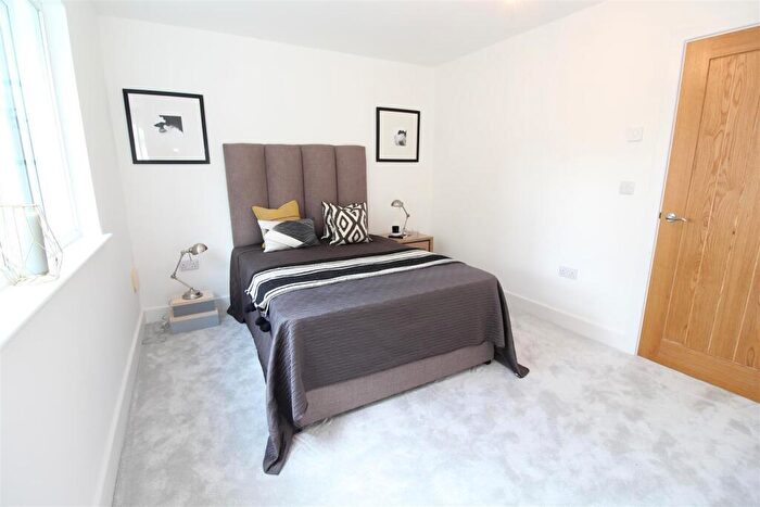 1 Bedroom Flat To Rent In Sandridge Park, Porters Wood, St Albans, AL3