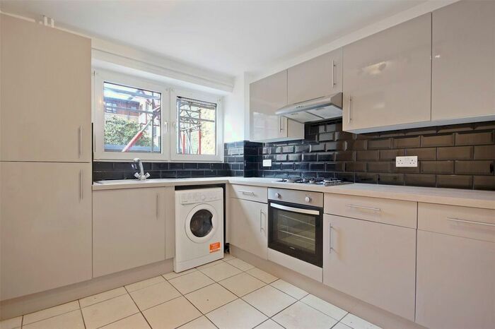 4 Bedroom Flat To Rent In Windermere House, Eric Street, E3