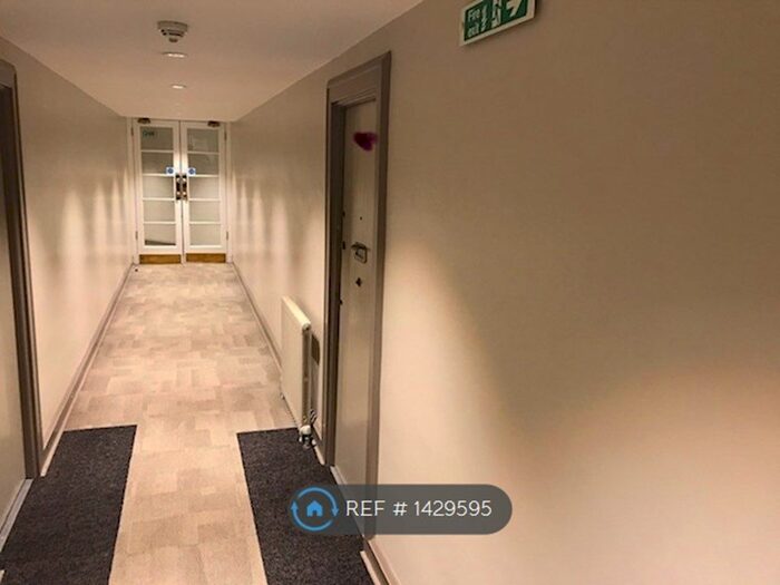 2 Bedroom Flat To Rent In West Kensington Court, London, W14