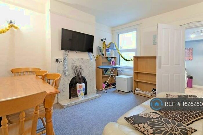 3 Bedroom Terraced House To Rent In Norfolk Road, Reading, RG30