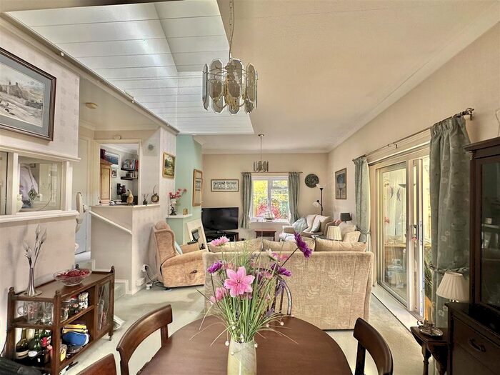 3 Bedroom Detached Bungalow For Sale In Kenchester, Bancroft, Milton Keynes, MK13