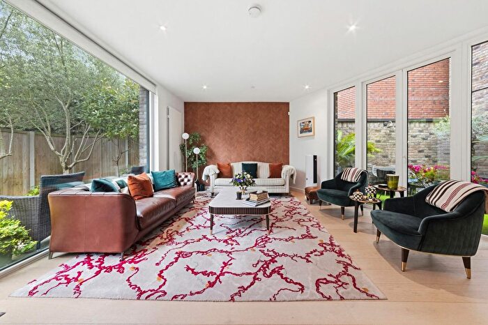 4 Bedroom Semi Detached House For Sale In Starboard Way, Royal Wharf, E16
