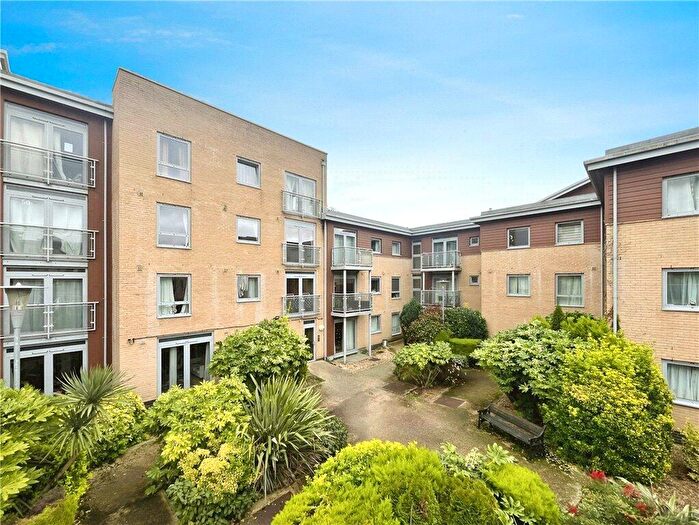 2 Bedroom Apartment For Sale In Kelvin Gate, Bracknell, Berkshire, RG12