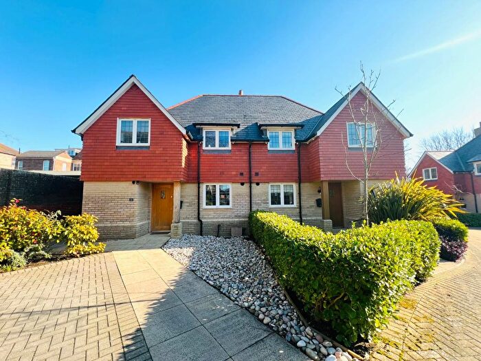 3 Bedroom Semi-Detached House To Rent In Alexandra Road, Weymouth, DT4