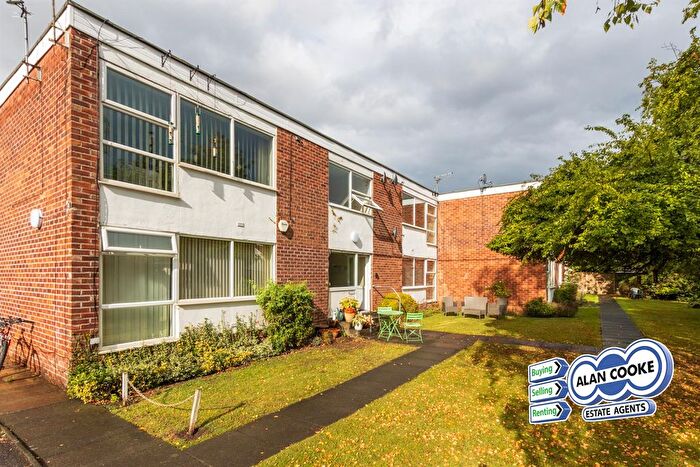 2 Bedroom Flat For Sale In Wyncliffe Court, Moortown, LS17