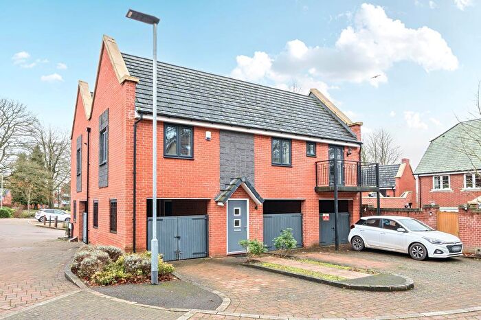 2 Bedroom Town House For Sale In High Wycombe, Pine Trees, Buckinghamshire, HP11
