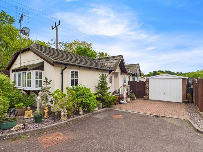 2 Bedroom Mobile/park Home For Sale In Harley Close, Severn Gorge Park, Tweedale, Telford, Shropshire, TF7