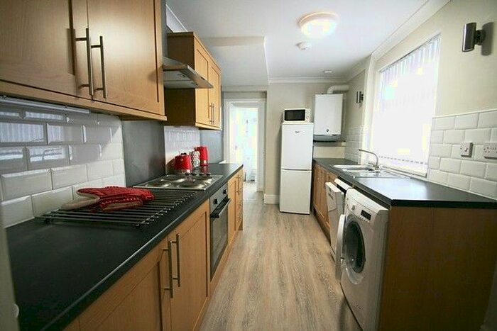 2 Bedroom Flat To Rent In Woodbine Street, Bensham, Gateshead, NE8