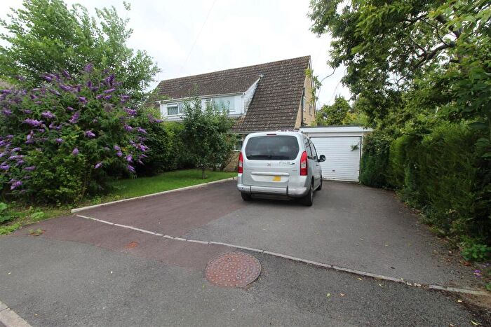 3 Bedroom Semi-Detached House To Rent In Ratcliff Lawns Southam Cheltenham, GL52