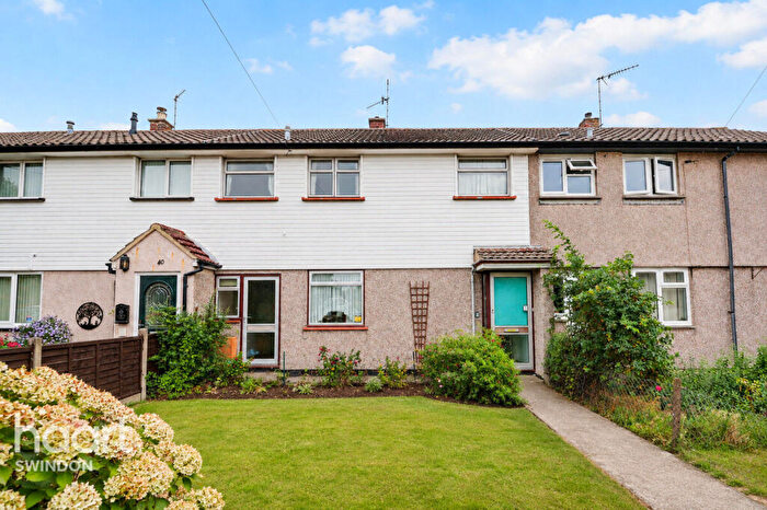 3 Bedroom Terraced House For Sale In Coombe Road, Swindon, SN25