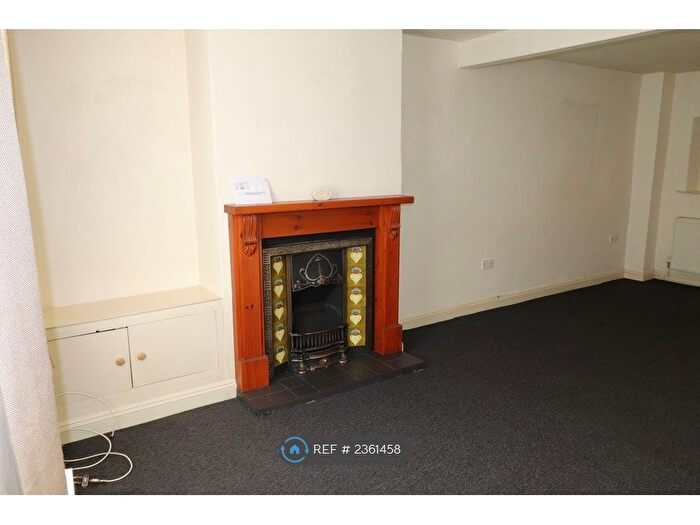 2 Bedroom End Of Terrace House To Rent In High Street, Northampton, NN2