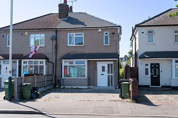 3 Bedroom Semi-Detached House For Sale In Brentwood Road, Romford, Essex, RM2