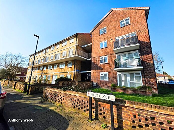 2 Bedroom Maisonette For Sale In West Close, Edmonton, N9
