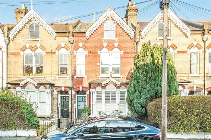 2 Bedroom Flat For Sale In Broomwood Road, Between The Commons, SW11