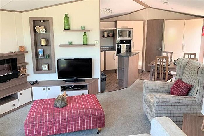 2 Bedroom Mobile/park Home For Sale In Hillway Road, Bembridge, PO35