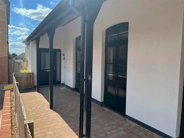 1 Bedroom Flat To Rent In High Street, London Colney, St. Albans, AL2