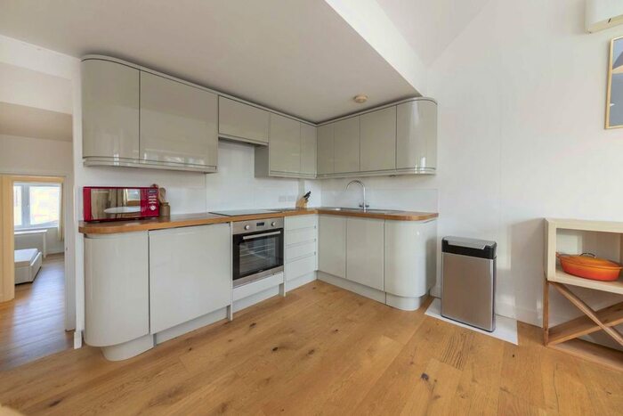 2 Bedroom Flat To Rent In Sutton Court Road, London W4