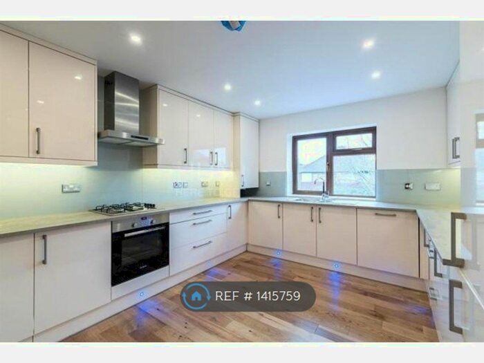 3 Bedroom Maisonette To Rent In Pennine Drive, London, NW2