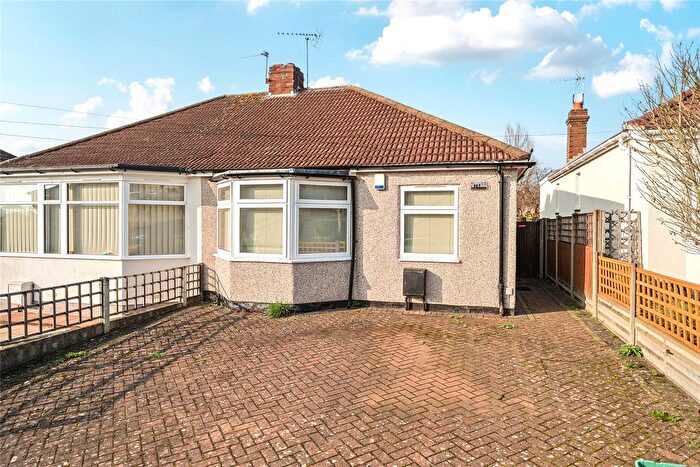 2 Bedroom Bungalow For Sale In Chalk Pit Avenue, St Pauls Cray, Orpington, Kent, BR5