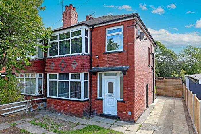 3 Bedroom Semi-Detached House To Rent In Oakwood Lane, Leeds, LS8