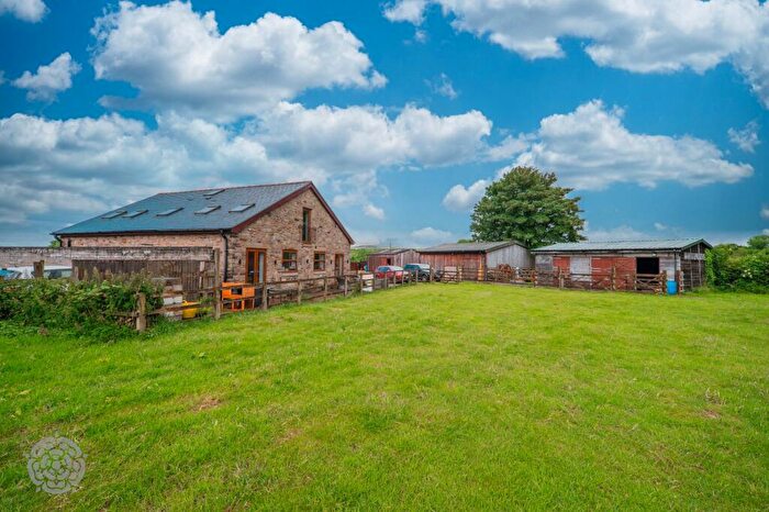 4 Bedroom Barn Conversion For Sale In Moss Hall Road, Heywood, OL10