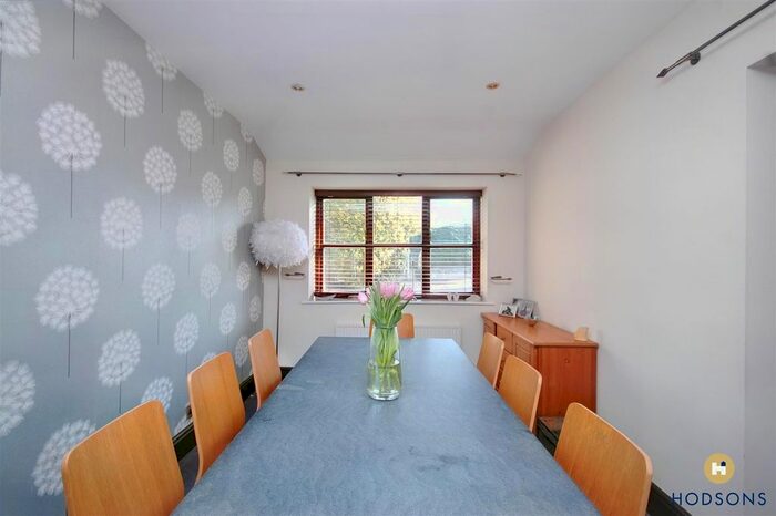 2 Bedroom Cottage For Sale In School Lane, Walton, Wakefield, WF2