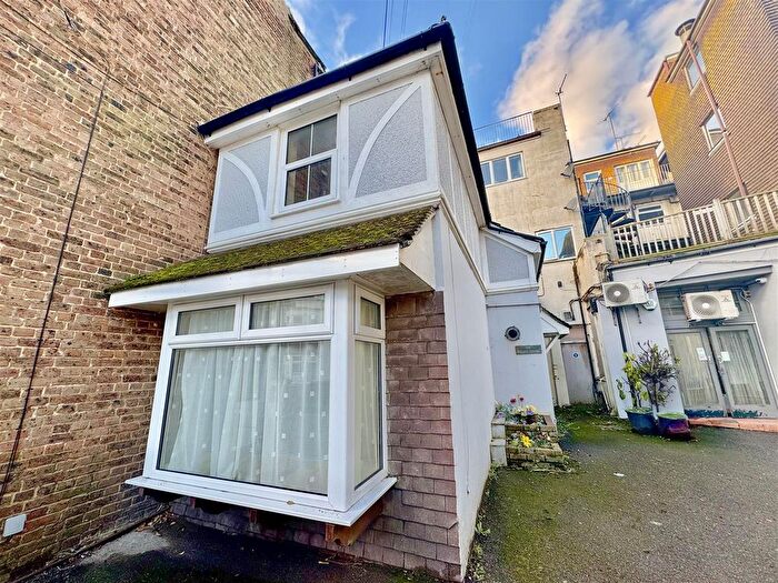 2 Bedroom End Of Terrace House To Rent In Eversley Road, Bexhill-On-Sea, TN40