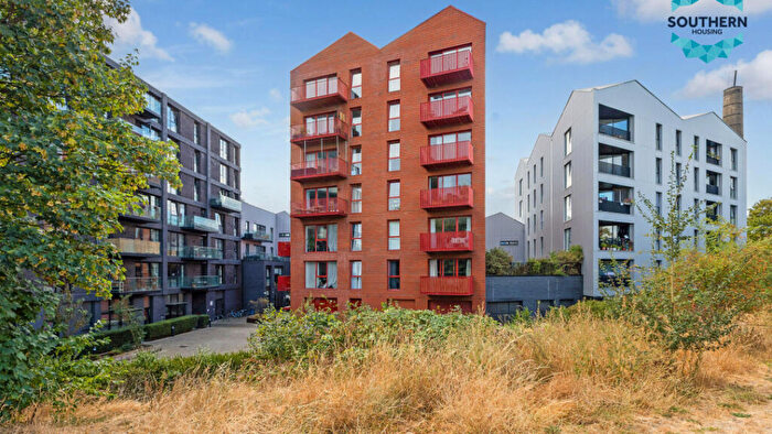 1 Bedroom Flat For Sale In Waterway Building, Hart Yard, Bow, London, E3