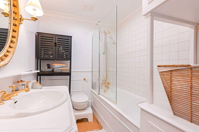 2 Bedroom Flat For Sale In Onslow Gardens, South Kensington, London, SW7