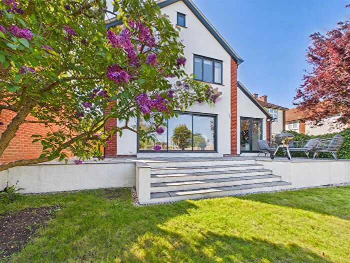 5 Bedroom House To Rent In Crow Furlong, Hitchin, SG5