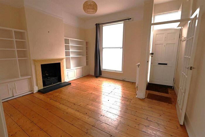 2 Bedroom Terraced House To Rent In High Street, Lewes, BN7