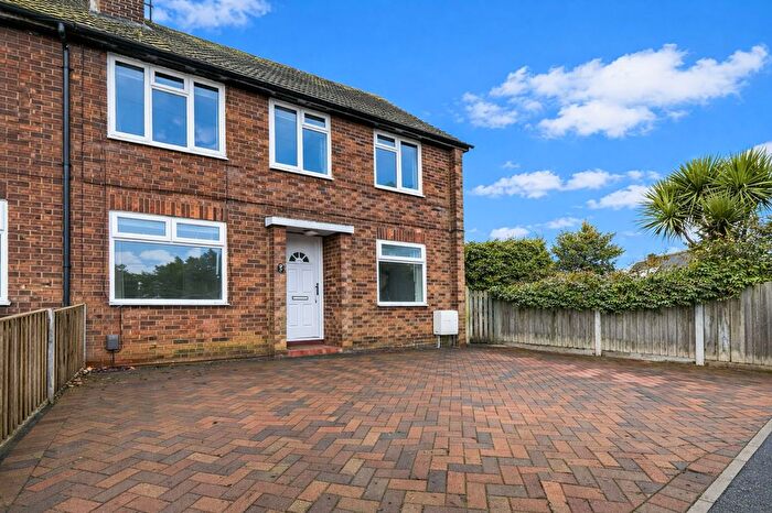 2 Bedroom Flat To Rent In Queens Road, Snodland, ME6