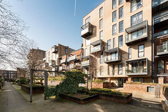 2 Bedroom Flat For Sale In Lacey Drive, Middlesex, HA8