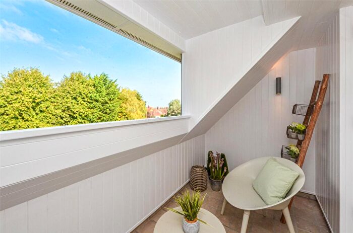 2 Bedroom Apartment For Sale In Walshaw Avenue, Colwyn Bay, Conwy, LL29