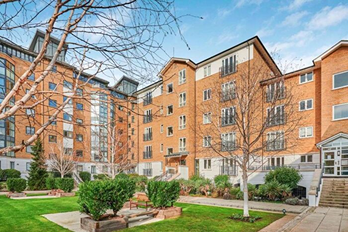 2 Bedroom Flat To Rent In Cotton Row, Wandsworth Town, London, SW11